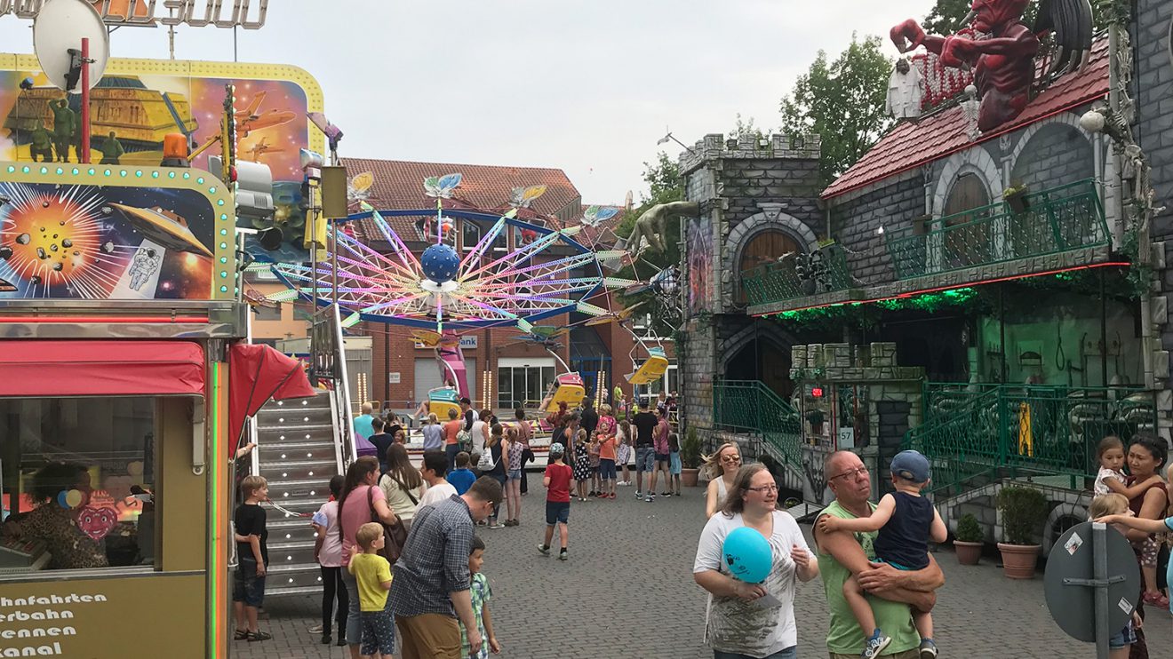 Buntes Treiben am Freitagnachmittag auf der Wallenhorster Klib 2018. Foto: Wallenhorster.de