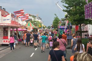 Buntes Treiben auf der Wallenhorster Klib und in den Geschäften im Ort, hier im Jahr 2018. Archivfoto: Rothermundt / Wallenhorster.de