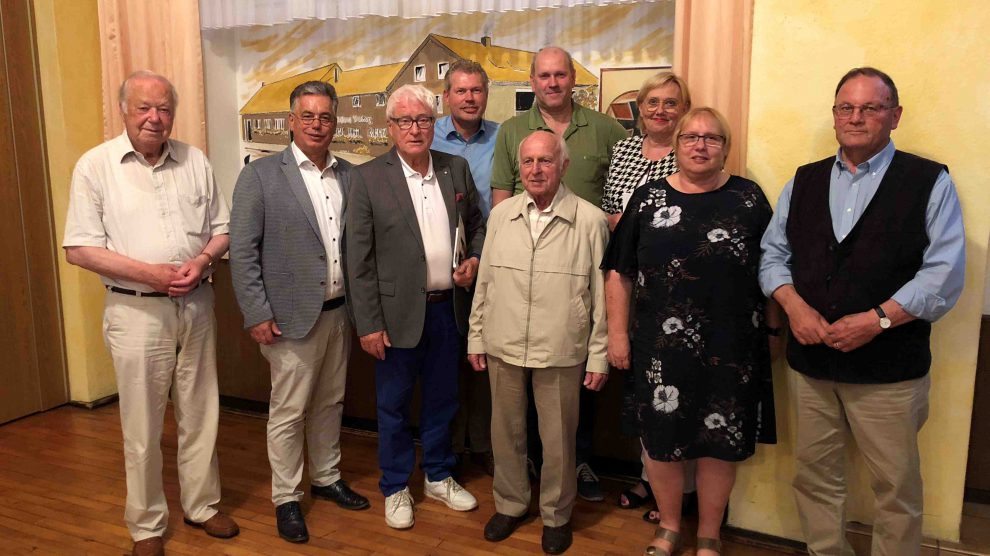 Mitgliederehrung der CDU Wallenhorst (von links): Josef Pott, Clemens Lammerskitten MdL, Alfred Lindner, Arno Weerd, Paul Raming, Johannes Otte, Maria Bertke, Anna Schwegmann, Siegfried Wulftange. Foto: CDU Wallenhorst