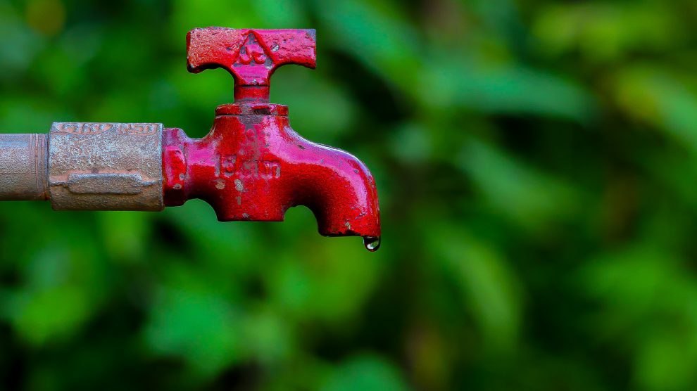 Wassersparen als Gebot der Stunde: Die anhaltend hohen Temperaturen und die Trockenheit der vergangenen Tage und Wochen führen derzeit bei den Wasserversorgern im Landkreis Osnabrück zu einem enorm hohen Verbrauch besonders durch private Haushalte aus dem öffentlichen Trinkwassernetz. Symbolfoto: Pixabay / Lareeumbah