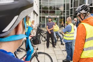 Auch in diesem Jahr erhofft sich Stefan Sprenger (Mitte) eine rege Teilnahme an der Aktion „Stadtradeln“. Zum Abschluss findet eine gemeinsame Tour zur Aktion „Osnabrück hat autofrei.“ nach Osnabrück statt. Archivfoto: André Thöle