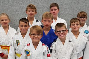 Die erfolgreichen Hollager Judoka: Adrijaan, Kjell, Tilo, Jesse, Nikita, Felix, Justus, Leon, Laura. Foto: Blau-Weiss Hollage