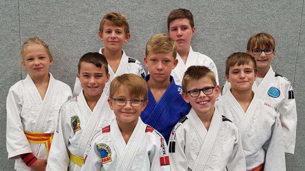 Die erfolgreichen Hollager Judoka: Adrijaan, Kjell, Tilo, Jesse, Nikita, Felix, Justus, Leon, Laura. Foto: Blau-Weiss Hollage