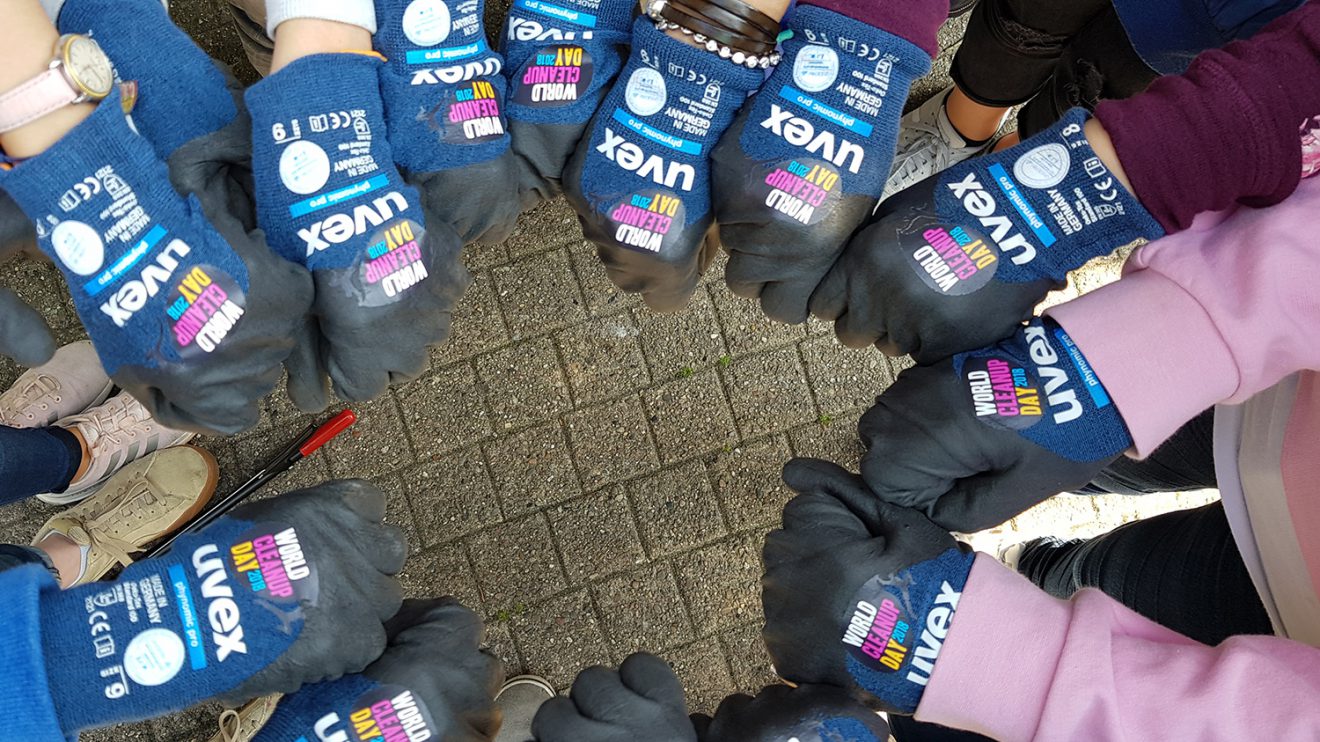 Teamarbeit: Mit Schülern der Osnabrücker Ursulaschule wurden Zigarettenstummel von der Straße gesammelt. Foto: City Cleaners Germany