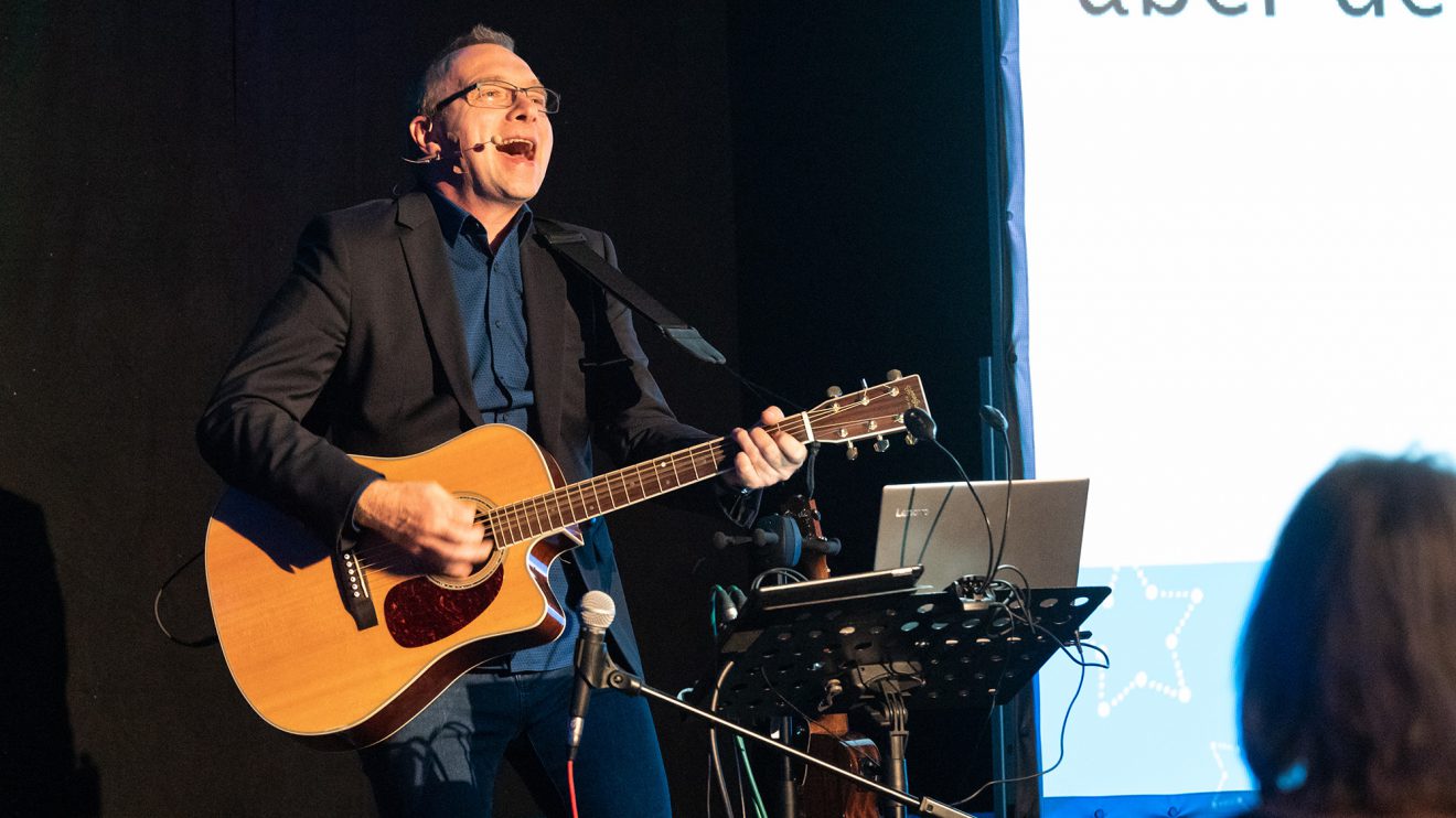 Beim Rudelsingen gibt David Rauterberg den Ton an. Foto: Thomas Remme