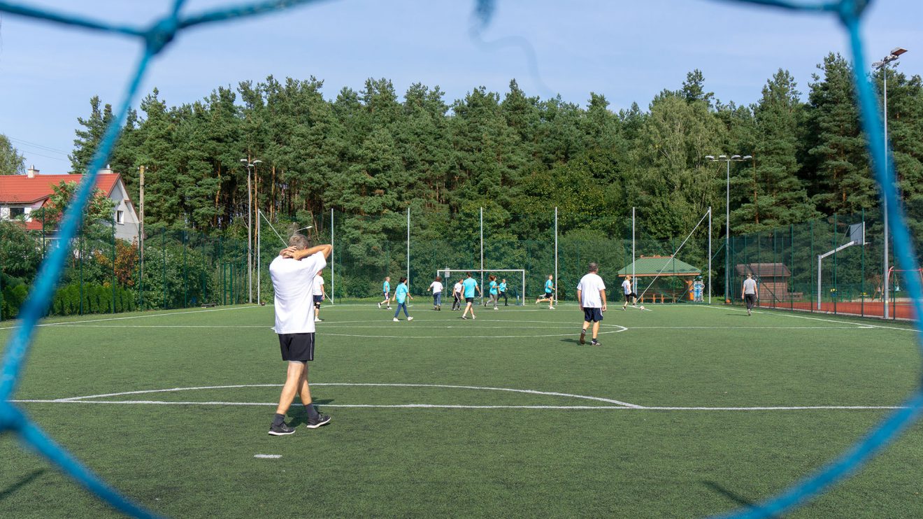 Auf dem Kunstrasenplatz in Stawiguda konnte das Wallenhorster Team das Fußballmatch mit 2:5 für sich entscheiden. Foto: André Thöle