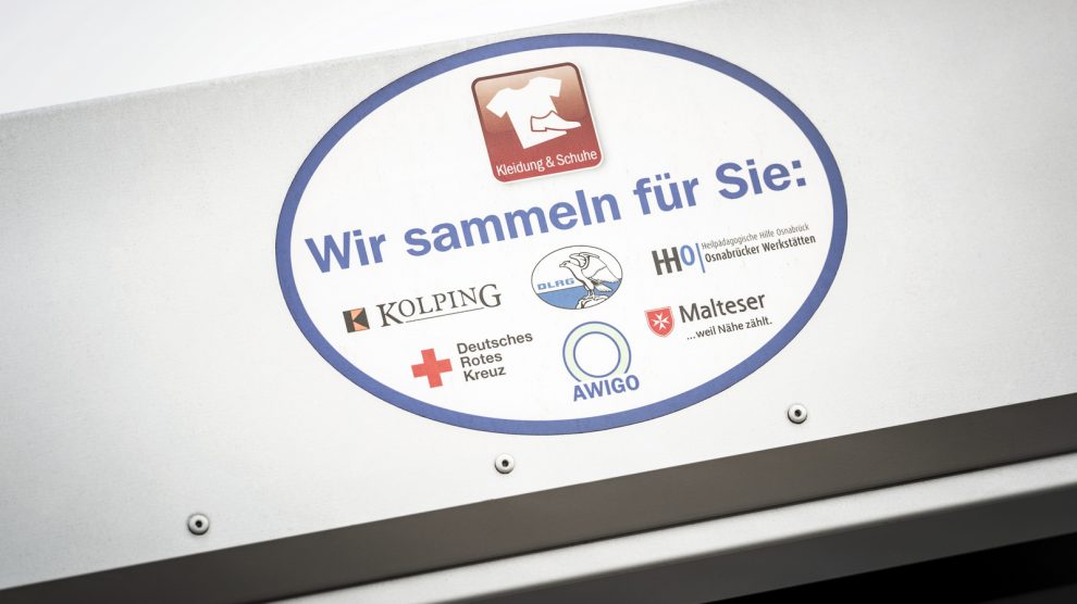 Transparenz für den Verbraucher: Das Logo „Wir sammeln für Sie“ kennzeichnet die Container der Kooperationspartner zur Altkleidersammlung in der Region Osnabrück. Foto: A.W. Sobott/AWIGO