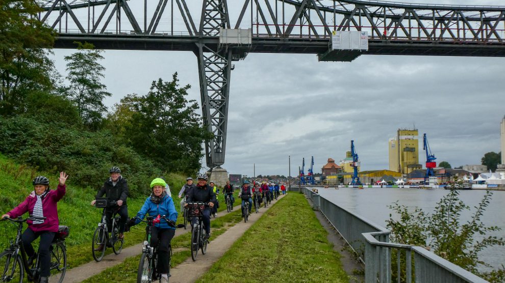 In Schleswig-Holstein radeln die Kolpinger flach am Wasser entlang. Foto: Karl-Heinz Haustermann