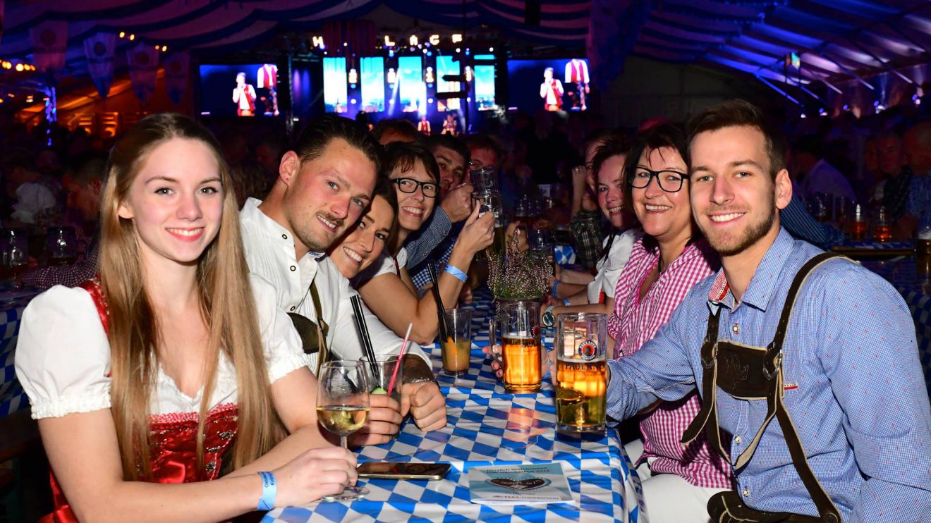 Kräftig gefeiert wurde auf dem 18. Hollager Oktoberfest auch am Samstag, 27. Oktober 2018. Foto: Kolpingsfamilie Hollage