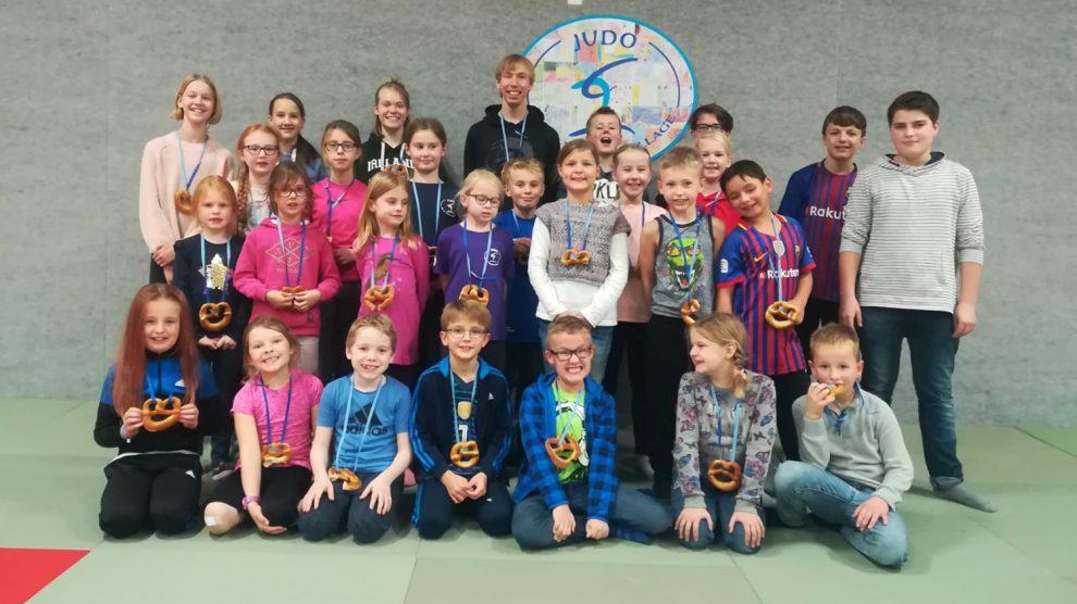 Die jungen Teilnehme der Dojo Nacht während des Hollager Oktoberfestes. Foto: Blau-Weiss Hollage