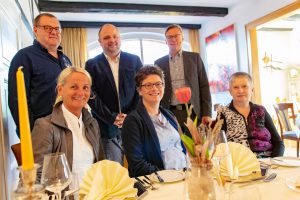 Freuen sich auf den nächsten Knigge-Kurs der Alexanderschule: Norbert Stubenreich, Bettina Bunkenburg, Arne Willms, Birte Loddeke, Bürgermeister Otto Steinkamp und Christa Stubenreich (von links). Foto: André Thöle