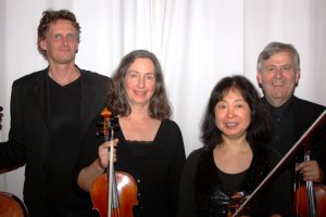 Carsten Nagel, Melitta Maass, Masako Tanaka und Jochen Schröder (v.l.) sind mit einem Kammerkonzert im Ruller Haus zu Gast. Foto: Jochen Schröder