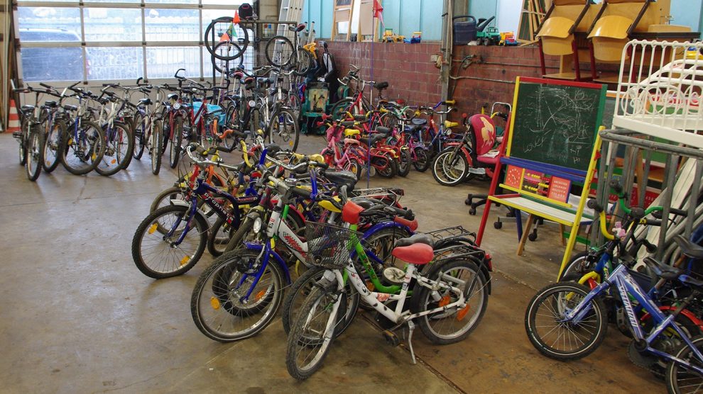 Gut erhaltene Spielgeräte, die auf den AWIGO-Recyclinghöfen abgegeben wurden, stehen für Sozialarbeiter aus der Kinder-, Jugend- oder Familienhilfe in Wallenhorst bereit. Foto: D.Pommer