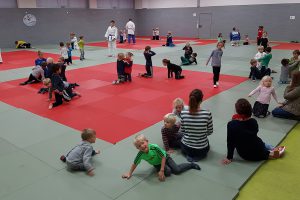 Ein Eindruck vom Gewusel beim 1. Training des Anfängerkurses in Hollage. Foto: Blau-Weiss Hollage