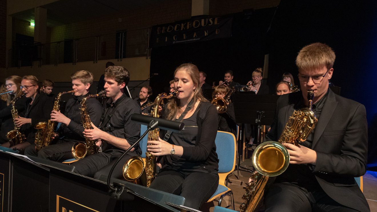 Die Brockhouse Big Band verwöhnt mit sattem Sound – unter anderem mit der Titelmelodie des „Aktuellen Sportstudios“. Foto: Thomas Remme