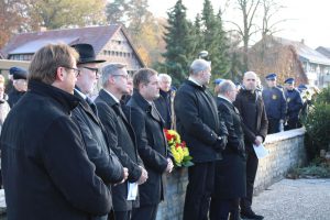 Auf der Gedenkveranstaltung am Ehrenmal auf dem Hollager Friedhof zum Volkstrauertag 2018. Archivfoto: Dominik Lapp