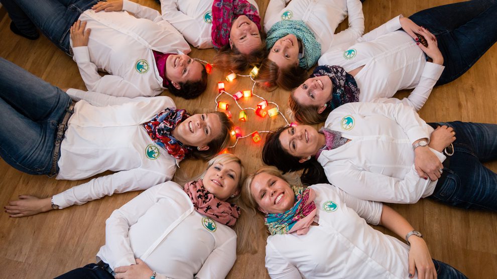 Ist denn schon wieder Weihnachten? Auf dem Weihnachtsmarkt in Wallenhorst verkauft der Ladies´ Circle Osnabrück am 01. und 02.12.2018 selbst gebrannte Mandeln für den guten Zweck. Foto: Katharina Leuck