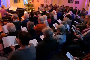 Einen Tag vor Heiligabend werden im Ruller Haus wieder viele Weihnachtslieder gesungen. Foto: Imeyer