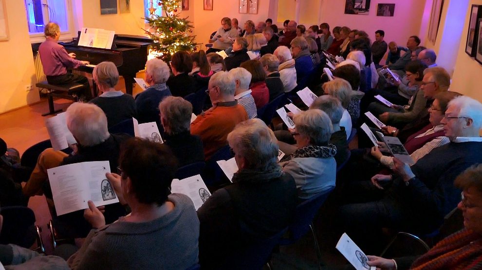 Einen Tag vor Heiligabend werden im Ruller Haus wieder viele Weihnachtslieder gesungen. Foto: Imeyer