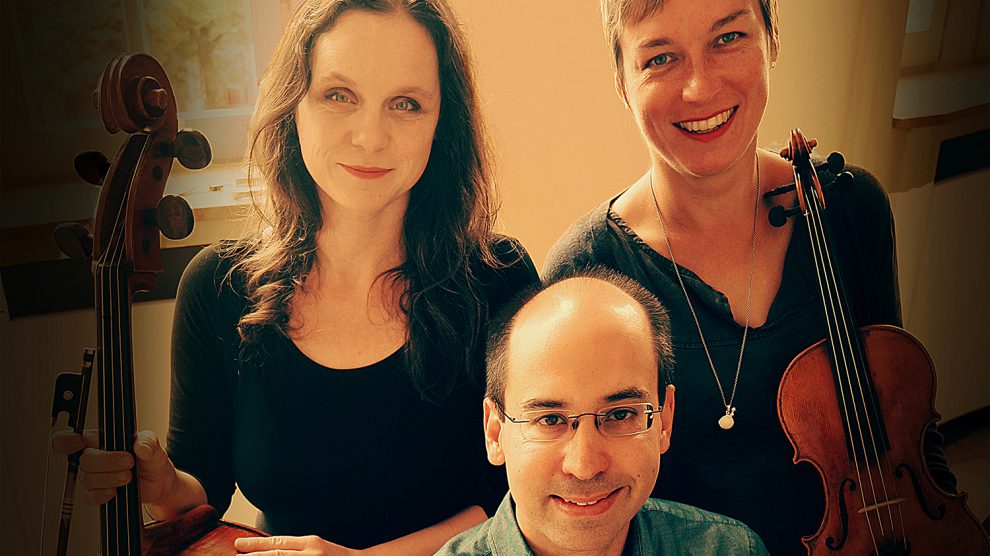 Annika Spanuth (Violine), Kathrin Inbal-Bogensberger (Violoncello) und Markus Lafleur (Klavier) werden das Publikum im Ruller Haus zum Neujahrskonzert wieder begeistern. Foto: Lukas Brandt