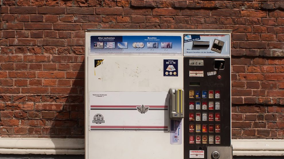 Ein Zigarettenautomat wurde in Wallenhorst aufgebrochen. Die Polizei sucht Zeugen. Symbolfoto: Pixabay / WolfBlur﻿