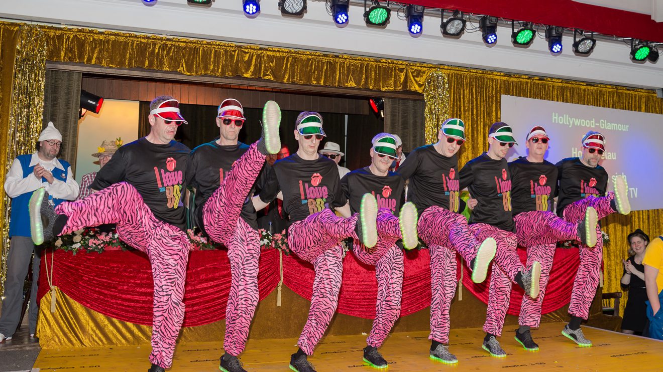 Die Hupfdolls sorgen für Stimmung. Wer von der neu zusammengestellten Truppe Erfahrung mitbringt und wer noch ein paar Trainingseinheiten benötigen kann, lässt sich phasenweise erahnen. Foto: Dennis Flegel / Kolpingsfamilie Hollage