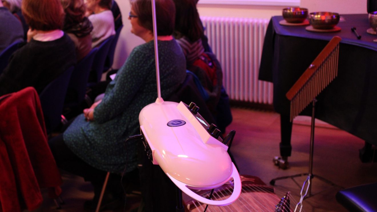 Mit dem KlangDuo Jörg Kerll und Hilmar Hajek ging es am Samstag im Ruller Haus auf eine innere Klangreise. Foto: Dominik Lapp, kulturfeder.de