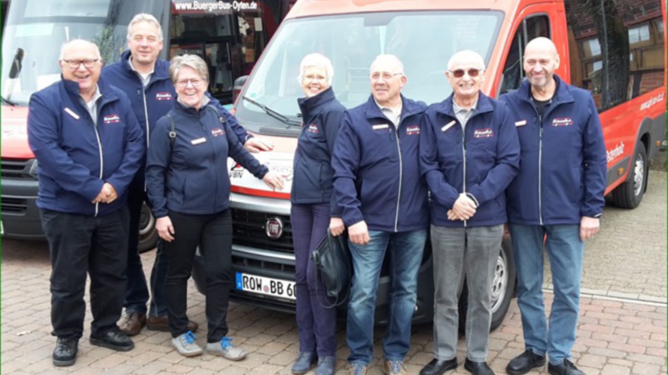 So wird der neue Bus für Wallenhorst aussehen, stolz präsentiert vom BürgerBus-Team. Foto: BürgerBus-Verein Wallenhorst-Wersen