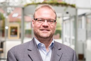 Wallenhorsts Wirtschaftsförderer Frank Jansing lädt zum „WirtschaftsTalk“ ins Rathaus ein. Foto: Gemeinde Wallenhorst