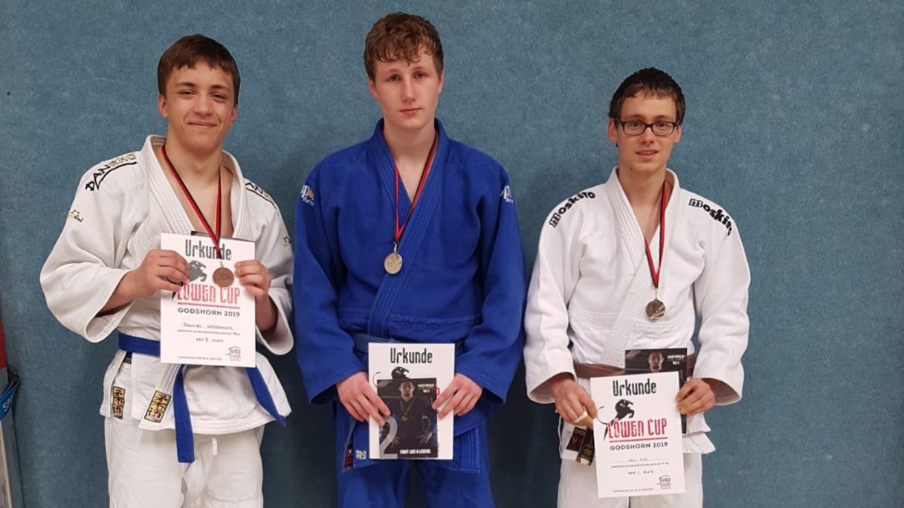 Die erwachsenen Judoka beim „Löwen Pokal“. Foto: Blau-Weiss Hollage