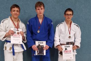 Die erwachsenen Judoka beim „Löwen Pokal“. Foto: Blau-Weiss Hollage