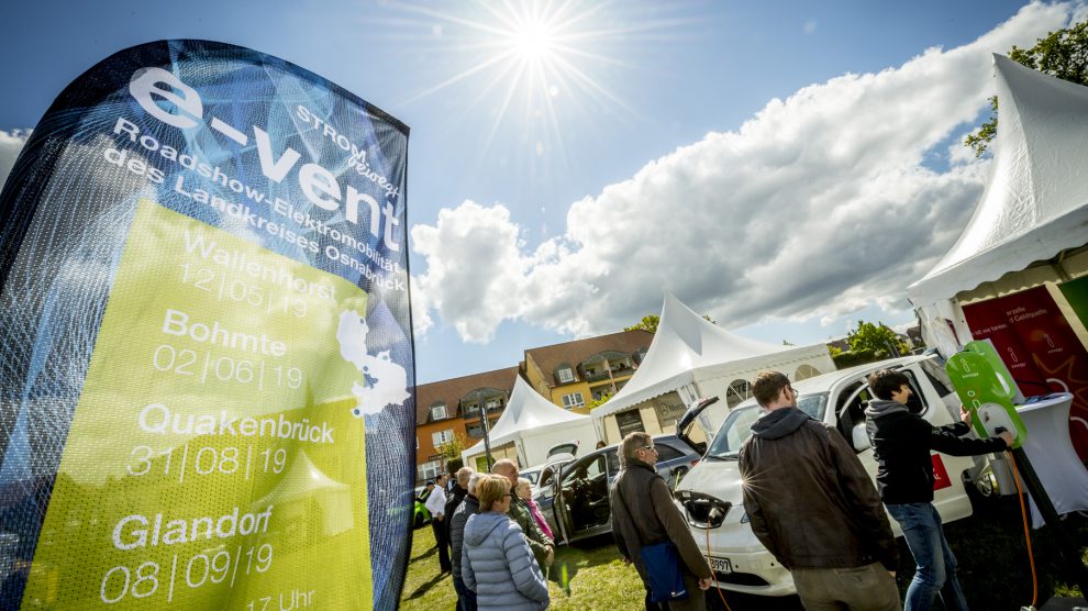 Alles rund um die E-Mobilität: Beim „e-vent“ in Wallenhorst informierten sich die Besucherinnen und Besucher über E-Autos, E-Bikes oder über Lademöglichkeiten und Photovoltaik. Foto: Landkreis Osnabück / Aileen Rogge