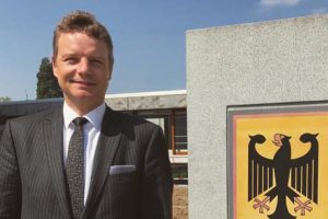 Jens Beeck vor dem Bundesverfassungsgericht in Karlsruhe. Foto: Büro Jens Beeck