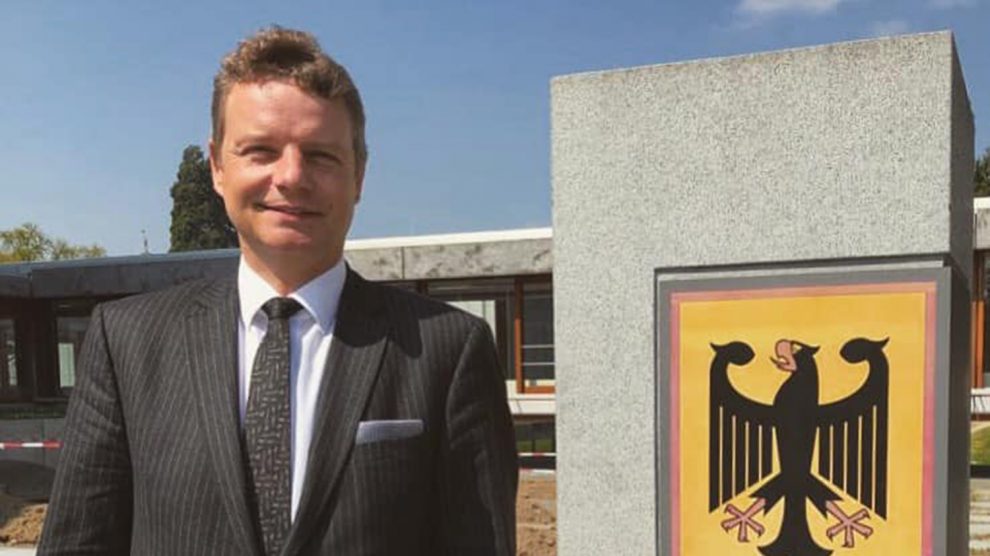 Jens Beeck vor dem Bundesverfassungsgericht in Karlsruhe. Foto: Büro Jens Beeck