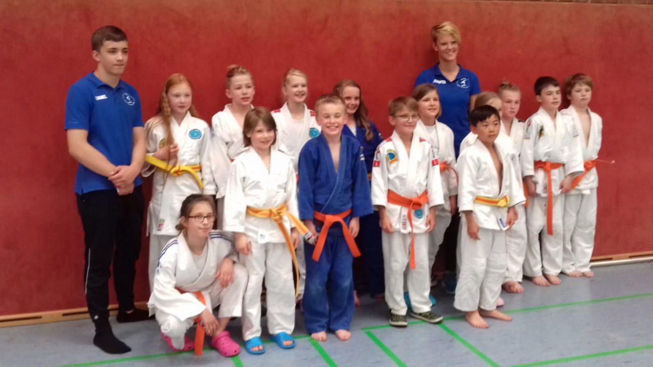 Die u12 Judoteams von Blau-Weiss Hollage bei der Landesmannschaftsmeisterschaft. Foto: Blau-Weiss Hollage