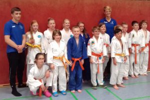 Die u12 Judoteams von Blau-Weiss Hollage bei der Landesmannschaftsmeisterschaft. Foto: Blau-Weiss Hollage