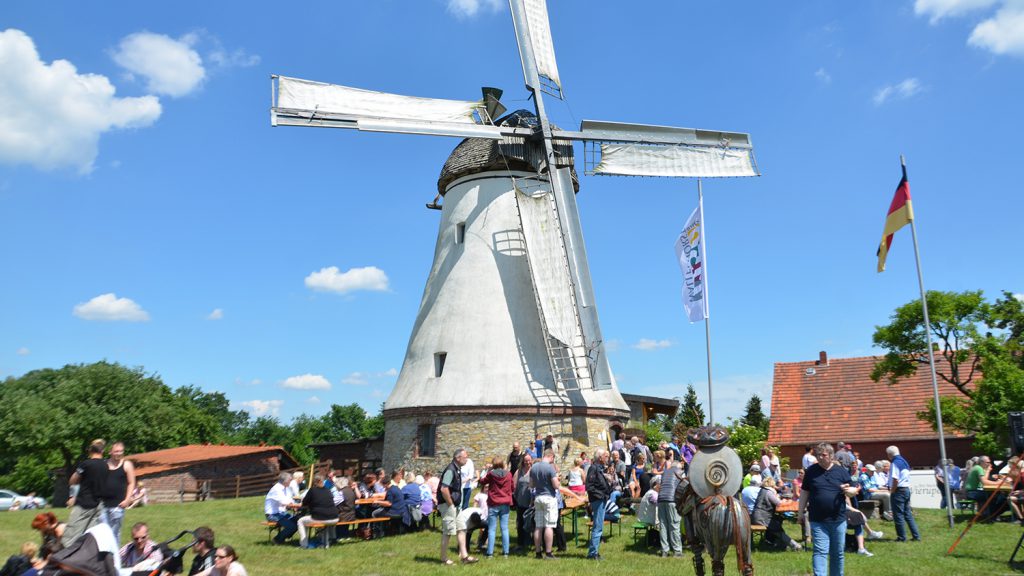 Pfingstmontag Deutscher Mühlentag an der Lechtinger Windmühle