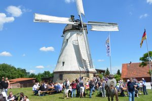 Immer einen Besuch wert: Die Windmühle in Lechtingen, hier beim Mühlentag 2018. Foto: Windmühle Lechtingen e.V.