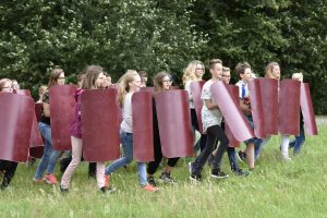 Viele spannende Angebote warten auf die Ferienkinder. Sie können unter anderem einen Tag als Legionär im Museum und Park Kalkriese erleben. Foto: Varusschlacht im Osnabrücker Land GmbH