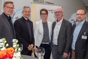 Dass Coaching zur Entwicklung von Führungskräften führt, zeigten beim Wallenhorster Wirtschaftstalk (von links): Bürgermeister Otto Steinkamp, Dr. Christopher Rauen, Uta Schrader und Manfred Glüsenkamp sowie Wirtschaftsförderer Frank Jansing. Foto: Thomas Remme