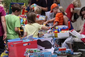 Kinderbücher, Spiele und Spielzeug werden am 31. August wieder beim Flohmarkt im Ruller Haus angeboten. Foto: Imeyer