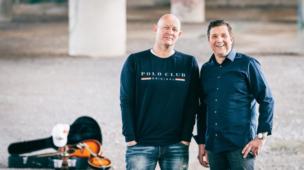 Gunnar Meemken und Stephan Rehse sind „Two gathered“ und sind am Freitag mit Unplugged-Musik bei den Musik- und Weintagen in Rulle dabei. Foto: Henry Smits-Bode