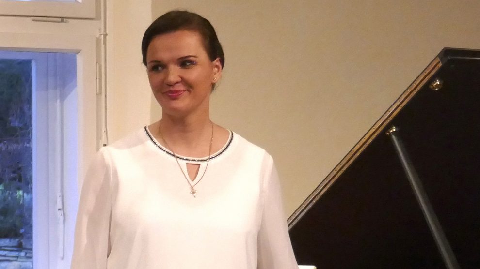 Mit einem Klavierabend eröffnet das Ruller Haus am Freitag, 20. September um 20 Uhr, die neue Konzertsaison. Die Pianistin Tatiana Liakh interpretiert die zweite Hälfte von P.I. Tschaikowskys „Jahreszeiten“. Foto: Annette Berkenbusch