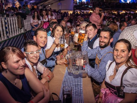 Beste Stimmung beim Hollager Oktoberfest 2019. Foto: Dominik Kluge für Wallenhorster.de