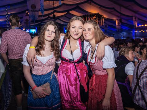 Beste Stimmung beim Hollager Oktoberfest 2019. Foto: Dominik Kluge für Wallenhorster.de