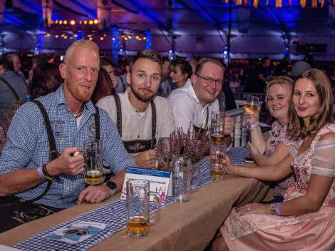 Beste Stimmung beim Hollager Oktoberfest 2019. Foto: Dominik Kluge für Wallenhorster.de