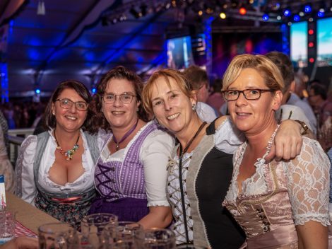 Beste Stimmung beim Hollager Oktoberfest 2019. Foto: Dominik Kluge für Wallenhorster.de