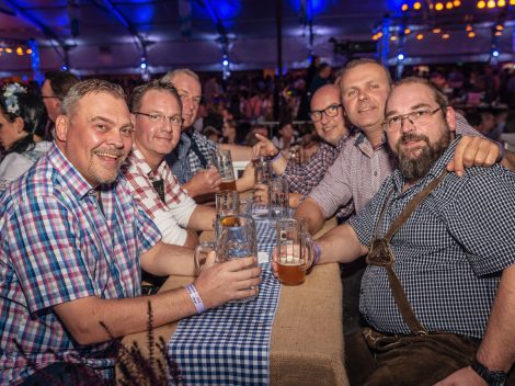 Beste Stimmung beim Hollager Oktoberfest 2019. Foto: Dominik Kluge für Wallenhorster.de