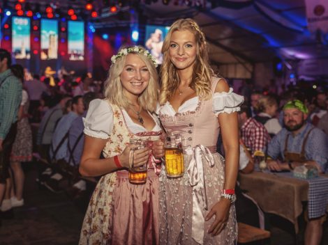 Beste Stimmung beim Hollager Oktoberfest 2019. Foto: Dominik Kluge für Wallenhorster.de