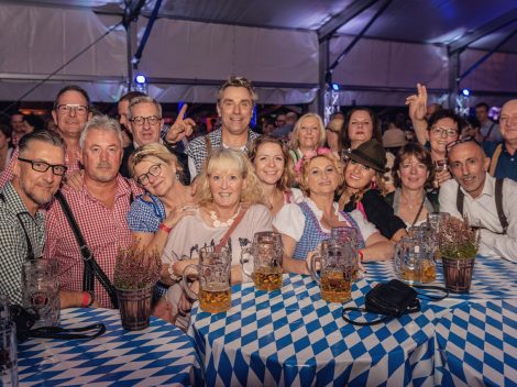 Beste Stimmung beim Hollager Oktoberfest 2019. Foto: Dominik Kluge für Wallenhorster.de